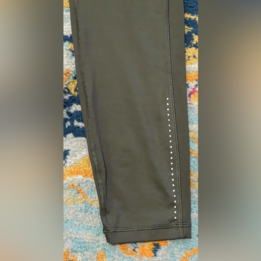 Leggings pants - Unknown brand Green Workout - size is approx Large. Pockets - Picture 8 of 13